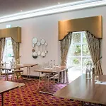 Cork's Vienna Woods & فندق 4*