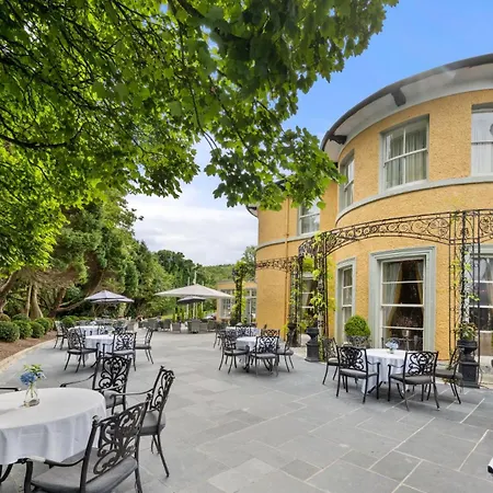 Cork's Vienna Woods & Szálloda