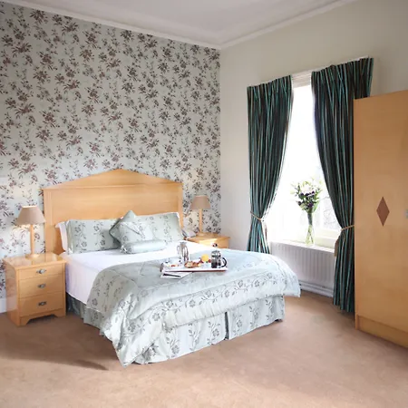 Cork's Vienna Woods & 4*