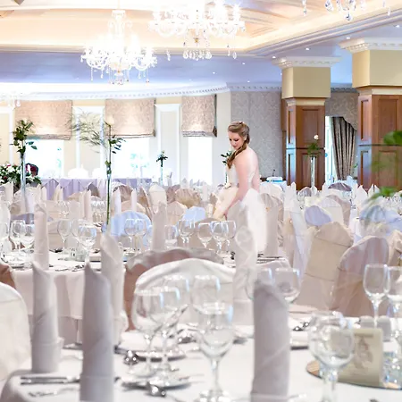 Cork's Vienna Woods & Otel 4*