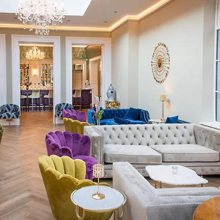 Cork's Vienna Woods & Hotell