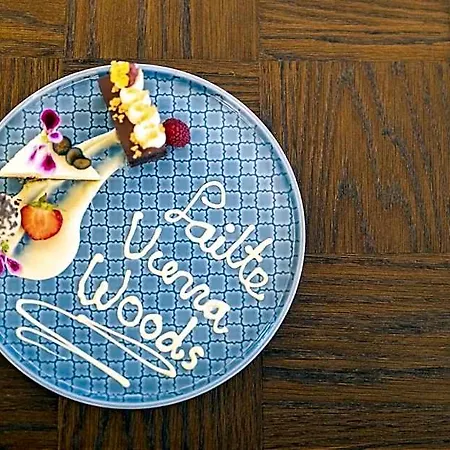 Cork's Vienna Woods & Hotell Cork