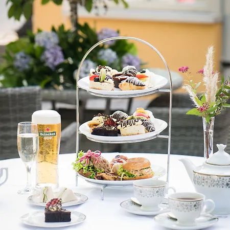 Hotel Cork's Vienna Woods & Cork