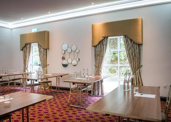 Cork's Vienna Woods & Отель 4*