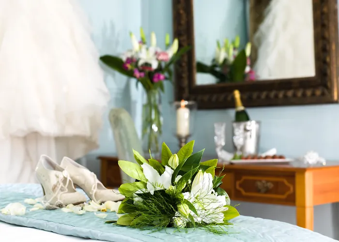 Отель Cork's Vienna Woods &