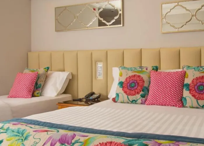 Отель Cork's Vienna Woods &