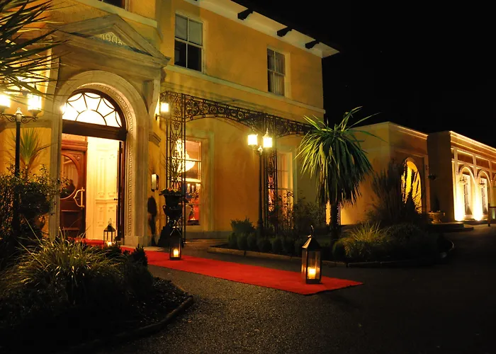 Cork's Vienna Woods & Отель 4*