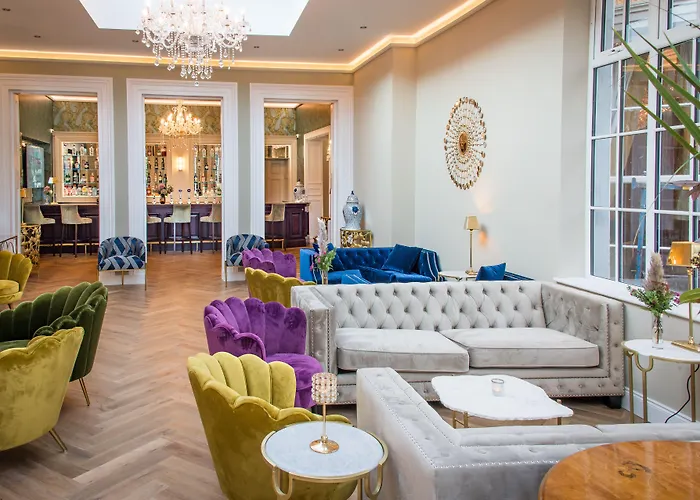 Cork's Vienna Woods & Отель