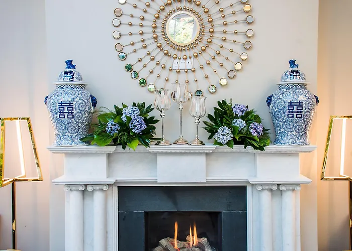 Отель Cork's Vienna Woods &