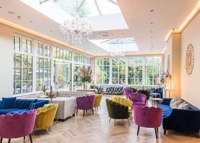 Отель Cork's Vienna Woods &