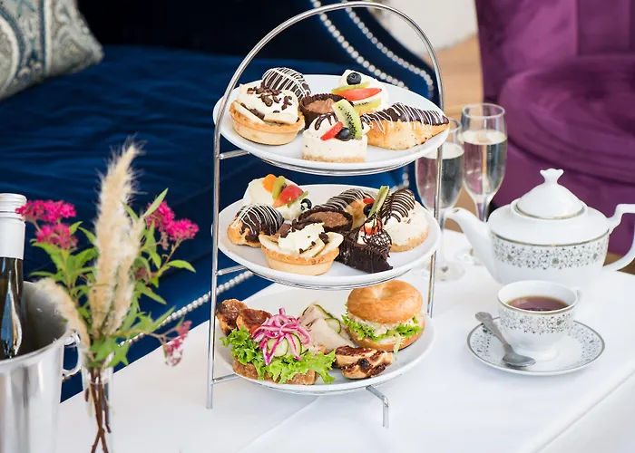 Cork's Vienna Woods & Отель Корк