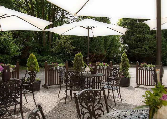 Отель Cork's Vienna Woods & 4*