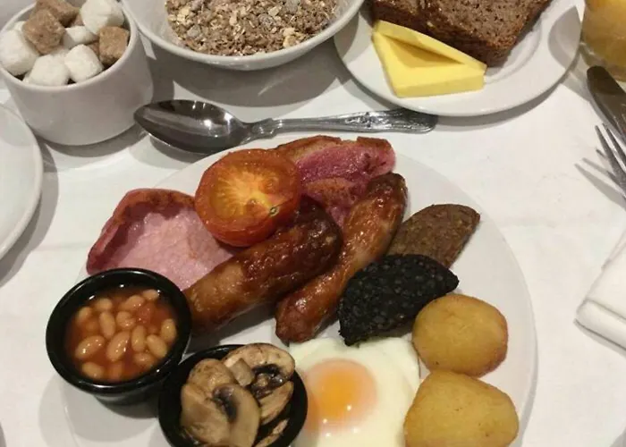 Cork's Vienna Woods & Отель Корк