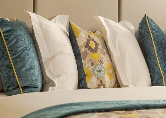 Cork's Vienna Woods & Отель Корк