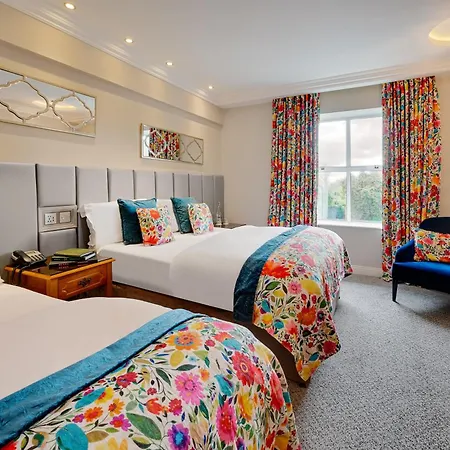 Vienna Woods Hotel 4*