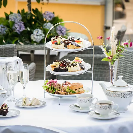 Cork's Vienna Woods & Hotel Cork
